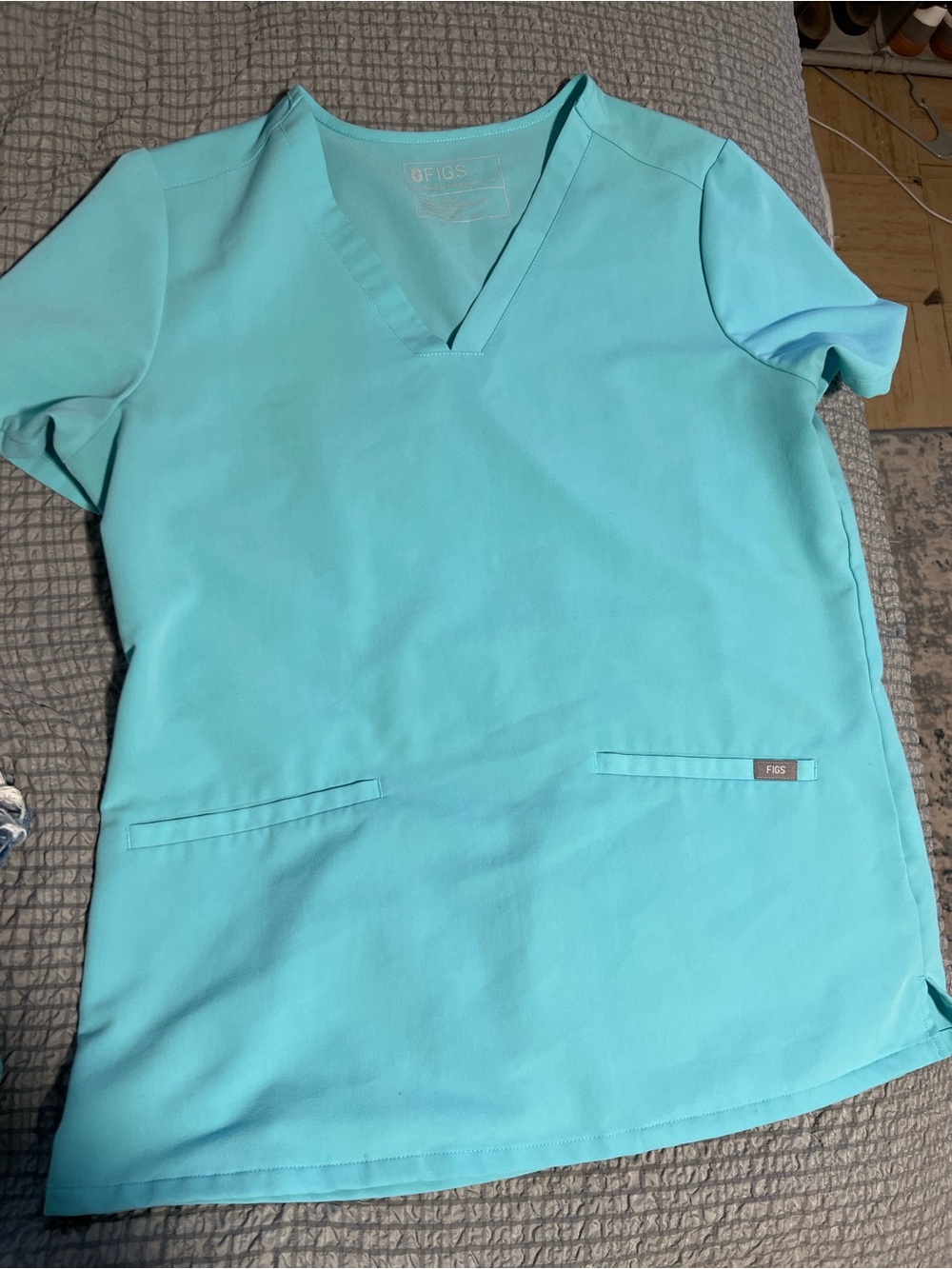 FIGS Women’s V-Neck Scrub Top and joggers in Teal